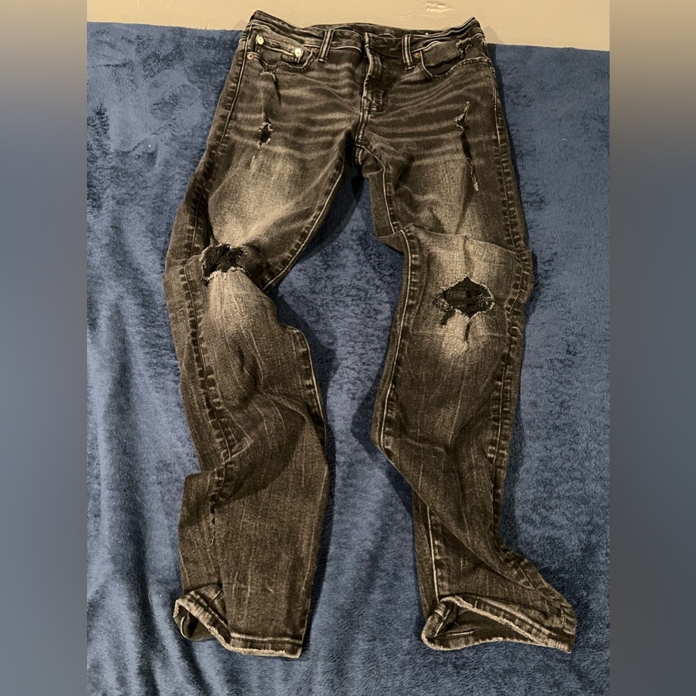 Black distressed skinny jeans